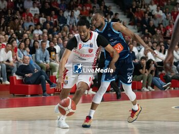 2024-04-07 - 08 Tomas Woldetensae Openjobmetis Varese and 22 Markel BrownGenerazione Vincente Napoli during the LBA Italy Championship match between Openjobmetis Varese vs Generazione Vincente Napoli , in Varese, Italy, on April 7, 2024 - OPENJOBMETIS VARESE VS GEVI NAPOLI BASKET - ITALIAN SERIE A - BASKETBALL