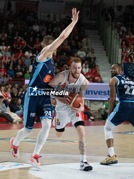 2024-04-07 - 04 Niccolo Mannion Openjobmetis Varese and 24 Michal Sokolowski Generazione Vincente Napoli during the LBA Italy Championship match between Openjobmetis Varese vs Generazione Vincente Napoli , in Varese, Italy, on April 7, 2024 - OPENJOBMETIS VARESE VS GEVI NAPOLI BASKET - ITALIAN SERIE A - BASKETBALL