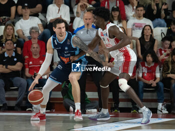 2024-04-07 - 01 Tomislav Zubcic Generazione Vincente Napoli and 44 Gabe Brown Openjobmetis Varese during the LBA Italy Championship match between Openjobmetis Varese vs Generazione Vincente Napoli , in Varese, Italy, on April 7, 2024 - OPENJOBMETIS VARESE VS GEVI NAPOLI BASKET - ITALIAN SERIE A - BASKETBALL