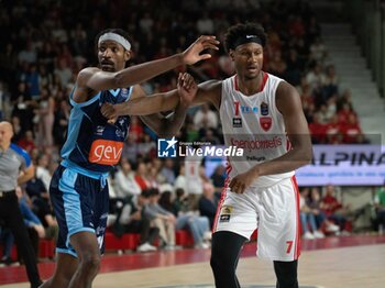 2024-04-07 - 07 Skylar Spencer Openjobmetis Varese and 11 Tariq OwensGenerazione Vincente Napoli during the LBA Italy Championship match between Openjobmetis Varese vs Generazione Vincente Napoli , in Varese, Italy, on April 7, 2024 - OPENJOBMETIS VARESE VS GEVI NAPOLI BASKET - ITALIAN SERIE A - BASKETBALL