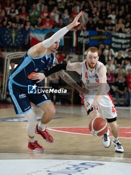 2024-04-07 - 04 Niccolo Mannion Openjobmetis Varese and 01 Tomislav Zubcic Generazione Vincente Napoli during the LBA Italy Championship match between Openjobmetis Varese vs Generazione Vincente Napoli , in Varese, Italy, on April 7, 2024 - OPENJOBMETIS VARESE VS GEVI NAPOLI BASKET - ITALIAN SERIE A - BASKETBALL