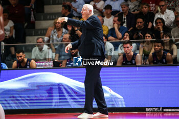 2024-04-14 - Dragan Sakota coach Happy Casa Brindisi - UNAHOTELS REGGIO EMILIA VS HAPPY CASA BRINDISI - ITALIAN SERIE A - BASKETBALL