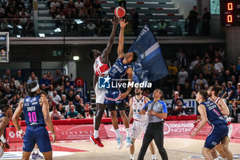 2024-04-14 - Mouhamed Faye (Unahotels Reggio Emilia) and Jordan Bayehe (Happy Casa Brindisi) - UNAHOTELS REGGIO EMILIA VS HAPPY CASA BRINDISI - ITALIAN SERIE A - BASKETBALL