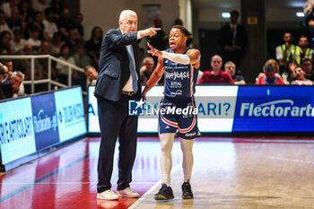 2024-04-14 - Dragan Sakota coach Happy Casa Brindisi and Eric Washington (Happy Casa Brindisi) - UNAHOTELS REGGIO EMILIA VS HAPPY CASA BRINDISI - ITALIAN SERIE A - BASKETBALL