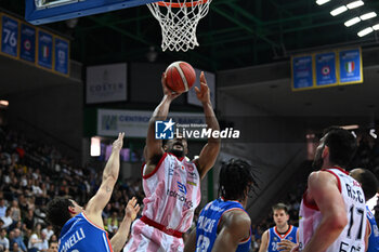 2024-04-14 - Actions of Kyle Hines ( Armani Milano ) during BASKETBALL - ITALIAN SERIE A game between Nutribullet Treviso Basket and EA7 Emporio ARMANI MILANO at Palaverde in Villorba, Italy on   April 14, 2024 - NUTRIBULLET TREVISO BASKET VS EA7 EMPORIO ARMANI MILANO - ITALIAN SERIE A - BASKETBALL
