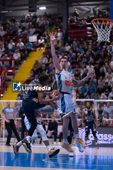 2024-04-14 - Tomislav Zubicic of GeVi Napoli Basket defends - GEVI NAPOLI BASKET VS BANCO DI SARDEGNA SASSARI - ITALIAN SERIE A - BASKETBALL