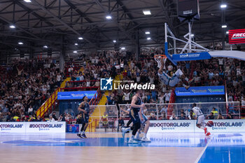 2024-04-14 - Markel Brown of Gevi Napoli Basket dunk - GEVI NAPOLI BASKET VS BANCO DI SARDEGNA SASSARI - ITALIAN SERIE A - BASKETBALL