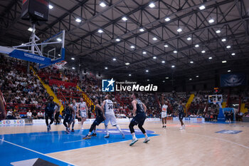 2024-04-14 - Tariq Owens of GeVi Napoli Basket scores three-points - GEVI NAPOLI BASKET VS BANCO DI SARDEGNA SASSARI - ITALIAN SERIE A - BASKETBALL