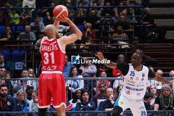 2024-04-28 - Shavon Shields (EA7 Emporio Armani Olimpia Milano) & David Cournooh (Germani Brescia) - EA7 EMPORIO ARMANI MILANO VS GERMANI BRESCIA - ITALIAN SERIE A - BASKETBALL