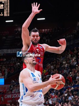 28/04/2024 - John Petrucelli (Germani Brescia) thwarted by Giampaolo Ricci (EA7 Emporio Armani Olimpia Milano) - EA7 EMPORIO ARMANI MILANO VS GERMANI BRESCIA - SERIE A ITALIA - BASKET