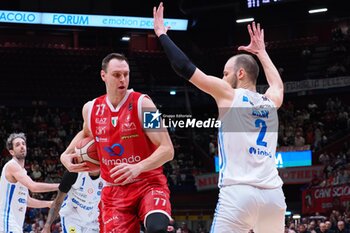 28/04/2024 - Johannes Voigtmann (EA7 Emporio Armani Olimpia Milano) & Miro Bilan (Germani Brescia) - EA7 EMPORIO ARMANI MILANO VS GERMANI BRESCIA - SERIE A ITALIA - BASKET