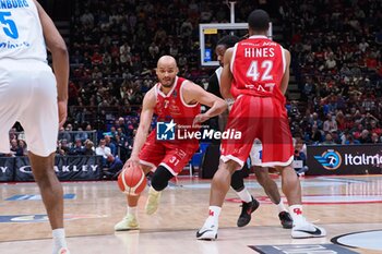 28/04/2024 - Shavon Shields (EA7 Emporio Armani Olimpia Milano) & Kyle Hines (EA7 Emporio Armani Olimpia Milano) - EA7 EMPORIO ARMANI MILANO VS GERMANI BRESCIA - SERIE A ITALIA - BASKET