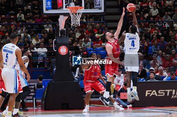 28/04/2024 - Jason Burnell (Germani Brescia) thwarted by Giampaolo Ricci (EA7 Emporio Armani Olimpia Milano) - EA7 EMPORIO ARMANI MILANO VS GERMANI BRESCIA - SERIE A ITALIA - BASKET