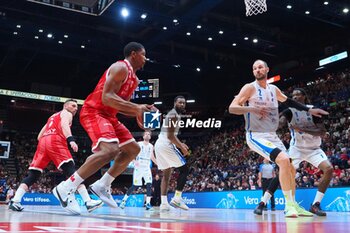 28/04/2024 - Kyle Hines (EA7 Emporio Armani Olimpia Milano) & Miro Bilan (Germani Brescia) - EA7 EMPORIO ARMANI MILANO VS GERMANI BRESCIA - SERIE A ITALIA - BASKET