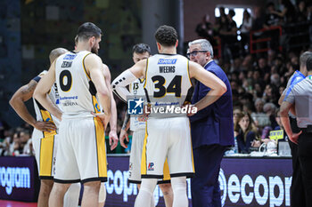 2024-04-28 - De Raffaele Walter (head coach Bertram Derthona Basket Tortona) and #34 Kyle Weems (Bertram Derthona Basket Tortona) and # 0 Andrea Zerini (Bertram Derthona Basket Tortona) - BERTRAM DERTHONA TORTONA VS VIRTUS SEGAFREDO BOLOGNA - ITALIAN SERIE A - BASKETBALL