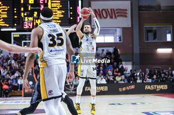 2024-04-28 - #34 Kyle Weems (Bertram Derthona Basket Tortona) - BERTRAM DERTHONA TORTONA VS VIRTUS SEGAFREDO BOLOGNA - ITALIAN SERIE A - BASKETBALL