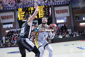 2024-04-28 - #34 Kyle Weems (Bertram Derthona Basket Tortona) - BERTRAM DERTHONA TORTONA VS VIRTUS SEGAFREDO BOLOGNA - ITALIAN SERIE A - BASKETBALL