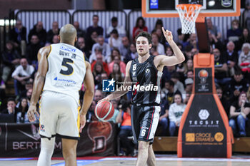 2024-04-28 - #6 Pajola Alessandro (Virtus Segafredo Bologna) and # 5 Chris Dowe (Bertram Derthona Basket Tortona) - BERTRAM DERTHONA TORTONA VS VIRTUS SEGAFREDO BOLOGNA - ITALIAN SERIE A - BASKETBALL