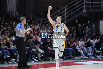 2024-04-28 - #43 Leon Radosevic (Bertram Derthona Basket Tortona) - BERTRAM DERTHONA TORTONA VS VIRTUS SEGAFREDO BOLOGNA - ITALIAN SERIE A - BASKETBALL