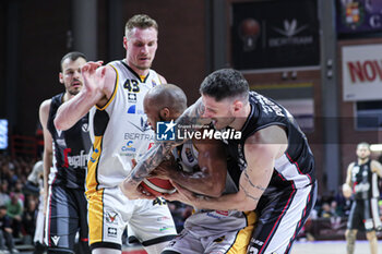 28/04/2024 - #33 Polonara Achille (Virtus Segafredo Bologna) and # 5 Chris Dowe (Bertram Derthona Basket Tortona) - BERTRAM DERTHONA TORTONA VS VIRTUS SEGAFREDO BOLOGNA - SERIE A ITALIA - BASKET