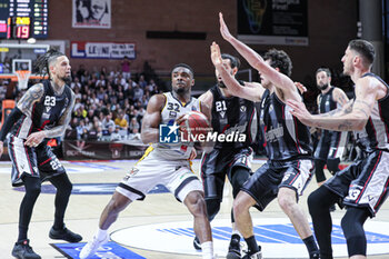 2024-04-28 - # 32 Retin Obasohan (Bertram Derthona Basket Tortona) - BERTRAM DERTHONA TORTONA VS VIRTUS SEGAFREDO BOLOGNA - ITALIAN SERIE A - BASKETBALL