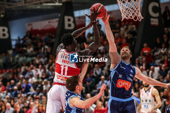 2024-04-28 - Mouhamed Faye (Unahotels Reggio Emilia) vs Michal Sokolowski (Generazione Vincente Napoli) - UNAHOTELS REGGIO EMILIA VS GEVI NAPOLI BASKET - ITALIAN SERIE A - BASKETBALL