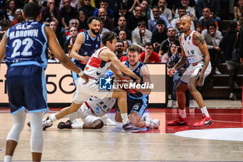 2024-04-28 - Battle between Alessandro Lever (Generazione Vincente Napoli) and Lorenzo Uglietti (Unahotels Reggio Emilia) - UNAHOTELS REGGIO EMILIA VS GEVI NAPOLI BASKET - ITALIAN SERIE A - BASKETBALL