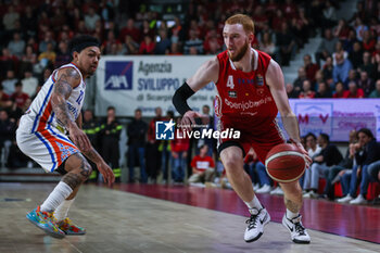 28/04/2024 - Niccolo Mannion #4 of Pallacanestro Varese OpenJobMetis (R) competes for the ball against Justin Robinson #12 of Nutribullet Treviso Basket (L) during LBA Lega Basket A 2023/24 Regular Season game between Pallacanestro Varese OpenJobMetis and Nutribullet Treviso Basket at Itelyum Arena, Varese, Italy on April 28, 2024 - OPENJOBMETIS VARESE VS NUTRIBULLET TREVISO BASKET - SERIE A ITALIA - BASKET