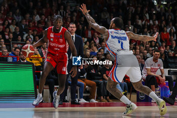 28/04/2024 - Gabe Brown #44 of Pallacanestro Varese OpenJobMetis (R) competes for the ball against D'Angelo Harrison #7 of Nutribullet Treviso Basket (R) during LBA Lega Basket A 2023/24 Regular Season game between Pallacanestro Varese OpenJobMetis and Nutribullet Treviso Basket at Itelyum Arena, Varese, Italy on April 28, 2024 - OPENJOBMETIS VARESE VS NUTRIBULLET TREVISO BASKET - SERIE A ITALIA - BASKET