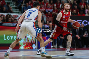 28/04/2024 - Niccolo Mannion #4 of Pallacanestro Varese OpenJobMetis (R) seen in action during LBA Lega Basket A 2023/24 Regular Season game between Pallacanestro Varese OpenJobMetis and Nutribullet Treviso Basket at Itelyum Arena, Varese, Italy on April 28, 2024 - OPENJOBMETIS VARESE VS NUTRIBULLET TREVISO BASKET - SERIE A ITALIA - BASKET