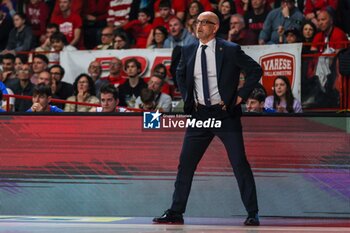 2024-04-28 - Francesco Vitucci Head Coach of Nutribullet Treviso Basket seen in action during LBA Lega Basket A 2023/24 Regular Season game between Pallacanestro Varese OpenJobMetis and Nutribullet Treviso Basket at Itelyum Arena, Varese, Italy on April 28, 2024 - OPENJOBMETIS VARESE VS NUTRIBULLET TREVISO BASKET - ITALIAN SERIE A - BASKETBALL