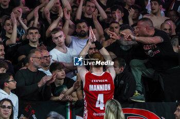 2024-04-28 - Niccolo Mannion #4 of Pallacanestro Varese OpenJobMetis celebrates with Pallacanestro Varese OpenJobMetis supporters at the end of the macth during LBA Lega Basket A 2023/24 Regular Season game between Pallacanestro Varese OpenJobMetis and Nutribullet Treviso Basket at Itelyum Arena, Varese, Italy on April 28, 2024 - OPENJOBMETIS VARESE VS NUTRIBULLET TREVISO BASKET - ITALIAN SERIE A - BASKETBALL