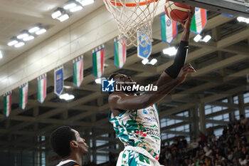 28/04/2024 - Carl Wheatle of Estra Pistoia in action under the basket during the match between Dolomiti Energia Trentino and Estra Pistoia, 29th days of regular season of A1 Italian Basketball Championship 2023/2024 at il T Quotidiano Arena on April 28, 2024, Trento, Italy. - DOLOMITI ENERGIA TRENTINO VS ESTRA PISTOIA - SERIE A ITALIA - BASKET