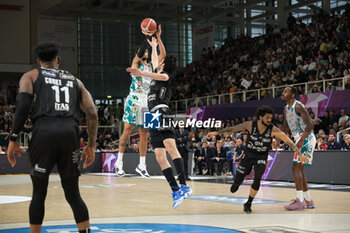 2024-04-28 - Suspension shot of Payton Willis of Estra Pistoia during the match between Dolomiti Energia Trentino and Estra Pistoia, 29th days of regular season of A1 Italian Basketball Championship 2023/2024 at il T Quotidiano Arena on April 28, 2024, Trento, Italy. - DOLOMITI ENERGIA TRENTINO VS ESTRA PISTOIA - ITALIAN SERIE A - BASKETBALL