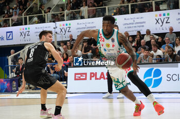 28/04/2024 - Jordan Varnado of Estra Pistoia in action during the match between Dolomiti Energia Trentino and Estra Pistoia, 29th days of regular season of A1 Italian Basketball Championship 2023/2024 at il T Quotidiano Arena on April 28, 2024, Trento, Italy. - DOLOMITI ENERGIA TRENTINO VS ESTRA PISTOIA - SERIE A ITALIA - BASKET