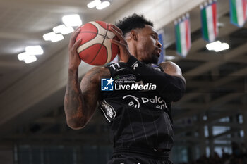 2024-04-28 - Derek Cooke Jr of Dolomiti Trentino Energia take the rebound during the match between Dolomiti Energia Trentino and Estra Pistoia, 29th days of regular season of A1 Italian Basketball Championship 2023/2024 at il T Quotidiano Arena on April 28, 2024, Trento, Italy. - DOLOMITI ENERGIA TRENTINO VS ESTRA PISTOIA - ITALIAN SERIE A - BASKETBALL