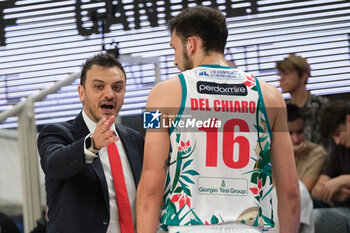 28/04/2024 - Nicola Brienza head coach of Estra Pistoia during an time-out of the match between Dolomiti Energia Trentino and Estra Pistoia, 29th days of regular season of A1 Italian Basketball Championship 2023/2024 at il T Quotidiano Arena on April 28, 2024, Trento, Italy. - DOLOMITI ENERGIA TRENTINO VS ESTRA PISTOIA - SERIE A ITALIA - BASKET