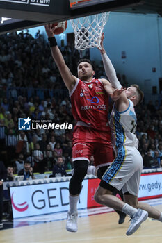 2024-05-05 - Stefano Tonut (EA7 emporio Armani Milano) - VANOLI BASKET CREMONA VS EA7 EMPORIO ARMANI MILANO - ITALIAN SERIE A - BASKETBALL