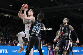 2024-05-11 - Arturs Strautins (Tortona) in action thwarted by Daniel Hackett (Bologna) during the LBA during game 1 of the playoffs of the Italian Serie A1 basketball championship Segafredo Virtus Bologna Vs. Bertram Derthona Tortona at Segafredo Arena, Bologna, Italy, May 11, 2024 - Photo: Michele Nucci - PLAYOFF - VIRTUS SEGAFREDO BOLOGNA VS BERTRAM DERTHONA TORTONA - ITALIAN SERIE A - BASKETBALL