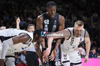 2024-05-11 - Bryant Dunston (Bologna) during the LBA during game 1 of the playoffs of the Italian Serie A1 basketball championship Segafredo Virtus Bologna Vs. Bertram Derthona Tortona at Segafredo Arena, Bologna, Italy, May 11, 2024 - Photo: Michele Nucci - PLAYOFF - VIRTUS SEGAFREDO BOLOGNA VS BERTRAM DERTHONA TORTONA - ITALIAN SERIE A - BASKETBALL