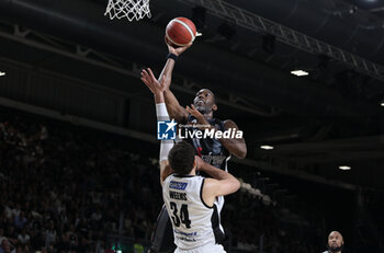 2024-05-11 - Bryant Dunston (Bologna) in action thwarted by Kyle Weems (Tortona) during the LBA during game 1 of the playoffs of the Italian Serie A1 basketball championship Segafredo Virtus Bologna Vs. Bertram Derthona Tortona at Segafredo Arena, Bologna, Italy, May 11, 2024 - Photo: Michele Nucci - PLAYOFF - VIRTUS SEGAFREDO BOLOGNA VS BERTRAM DERTHONA TORTONA - ITALIAN SERIE A - BASKETBALL