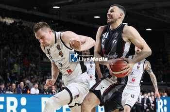 2024-05-11 - Ante Zizic (Bologna) (R) in action thwarted by Leon Radosevic (Tortona) during the LBA during game 1 of the playoffs of the Italian Serie A1 basketball championship Segafredo Virtus Bologna Vs. Bertram Derthona Tortona at Segafredo Arena, Bologna, Italy, May 11, 2024 - Photo: Michele Nucci - PLAYOFF - VIRTUS SEGAFREDO BOLOGNA VS BERTRAM DERTHONA TORTONA - ITALIAN SERIE A - BASKETBALL