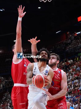 2024-05-12 - Prentiss Hubb (Dolomiti Energia Trento) & Nicolo Melli (EA7 Emporio Armani Olimpia Milano) - PLAYOFF - EA7 EMPORIO ARMANI MILANO VS DOLOMITI ENERGIA TRENTO - ITALIAN SERIE A - BASKETBALL