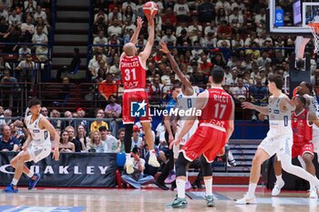 2024-05-12 - Shavon Shields (EA7 Emporio Armani Olimpia Milano) - PLAYOFF - EA7 EMPORIO ARMANI MILANO VS DOLOMITI ENERGIA TRENTO - ITALIAN SERIE A - BASKETBALL