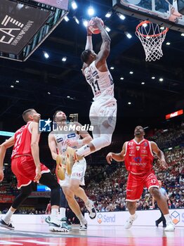 2024-05-12 - Derek Cooke Jr (Dolomiti Energia Trento) & Kyle Hines (EA7 Emporio Armani Olimpia Milano) - PLAYOFF - EA7 EMPORIO ARMANI MILANO VS DOLOMITI ENERGIA TRENTO - ITALIAN SERIE A - BASKETBALL