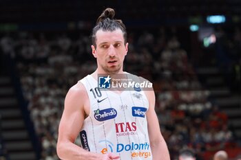 2024-05-12 - Toto Forray (Dolomiti Energia Trento) - PLAYOFF - EA7 EMPORIO ARMANI MILANO VS DOLOMITI ENERGIA TRENTO - ITALIAN SERIE A - BASKETBALL