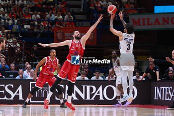 2024-05-12 - Prentiss Hubb (Dolomiti Energia Trento) & Nikola Mirotic (EA7 Emporio Armani Olimpia Milano) - PLAYOFF - EA7 EMPORIO ARMANI MILANO VS DOLOMITI ENERGIA TRENTO - ITALIAN SERIE A - BASKETBALL