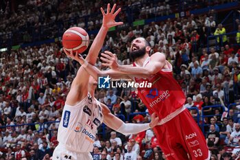 2024-05-12 - Nikola Mirotic (EA7 Emporio Armani Olimpia Milano) & Daulton Hommes (Dolomiti Energia Trento) - PLAYOFF - EA7 EMPORIO ARMANI MILANO VS DOLOMITI ENERGIA TRENTO - ITALIAN SERIE A - BASKETBALL