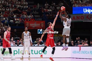 2024-05-12 - Kamar Baldwin (Dolomiti Energia Trento) & Nikola Mirotic (EA7 Emporio Armani Olimpia Milano) - PLAYOFF - EA7 EMPORIO ARMANI MILANO VS DOLOMITI ENERGIA TRENTO - ITALIAN SERIE A - BASKETBALL