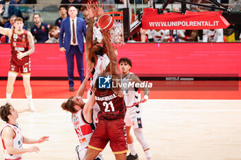 2024-05-16 - Tarik Black (Unahotels Pallacanestro Reggiana) trying to block Mfiondu Kabengele (Umana Reyer Venezia) - PLAYOFF - UNAHOTELS REGGIO VS UMANA REYER VENEZIA - ITALIAN SERIE A - BASKETBALL